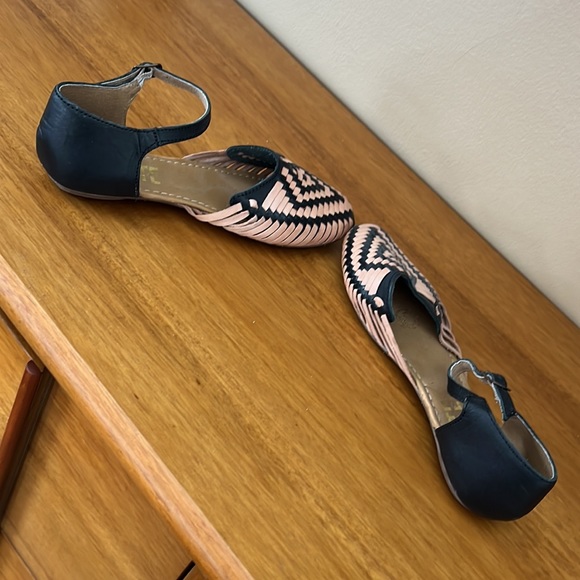 Woven Sandels - Picture 3 of 3